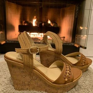 Size 7 platforms by Laundry- new without tags